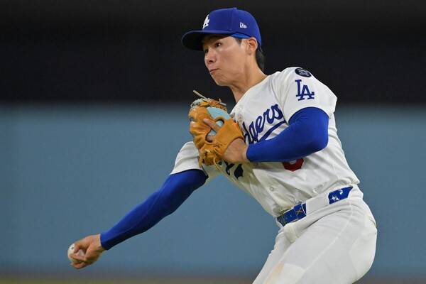 ▲ LA다저스 김혜성(사진 첫 번째와 두 번째)은 아직도 트레이드 카드일까. 애리조나 다이아몬드백스 에우헤니오 수아레스(사진 세 번째와 네 번째)는 뉴욕 양키스, 보스턴 레드삭스 등의 시야에 있다고 한다. ⓒ연합뉴스/AP/GETTYIMAGE USA