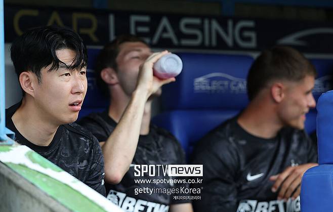 ▲ 토트넘은 한국에서 벌어들이는 돈을 다시 떠올렸다. 이번 여름에도 아시아 팬들을 만나는 일정에 한국을 포함했다. 팬들의 반응은 여전히 뜨겁다. 토트넘과 뉴캐슬의 경기 티켓 판매가 열리기 무섭게 매진됐다. 이번에도 6만명 이상 운집 가능한 서울월드컵경기장이 가득찰 것으로 보인다.