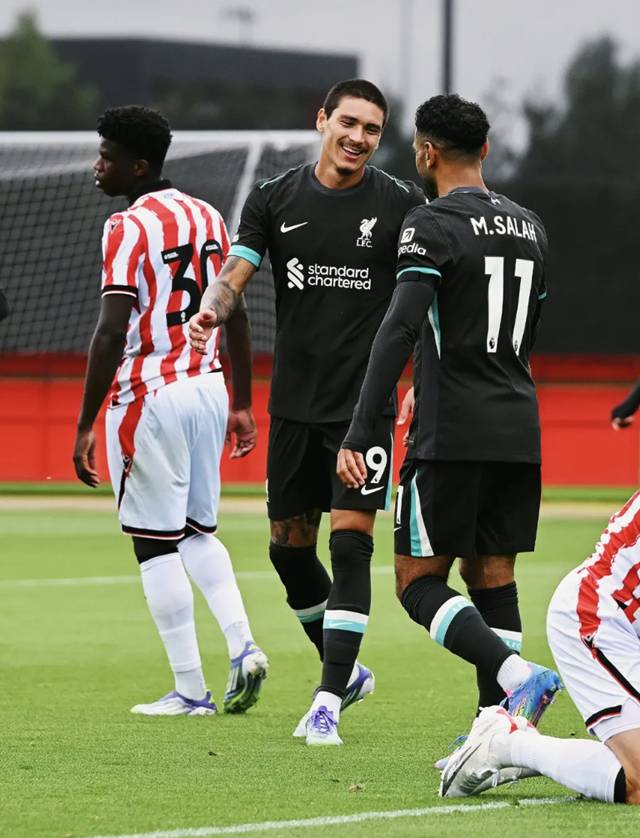 다윈 누네스(가운데). /사진=리버풀 SNS