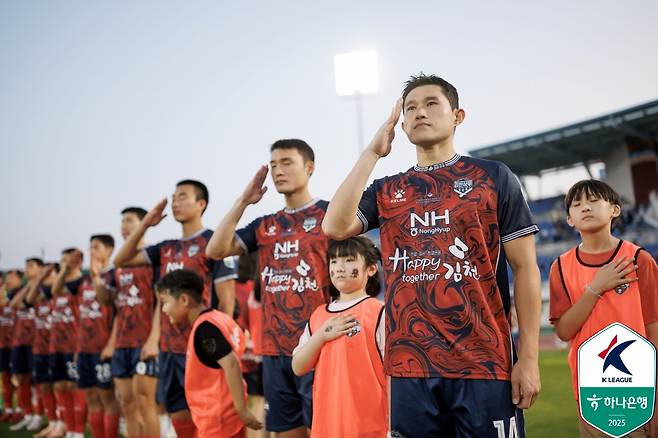 이동경(오른쪽). /사진=한국프로축구연맹 제공
