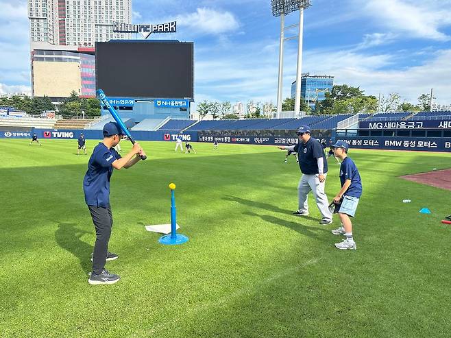NC 다이노스 키즈클럽 티볼 원데이 클래스 모습. /사진=KBO 제공
