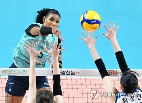 GS칼텍스의 외국인 거포 실바(왼쪽) [한국배구연맹 제공. 재판매 및 DB 금지]