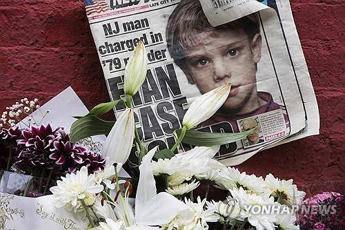 이튼 패츠 실종사건 관련 에르난데스 기소를 알리는 보도(2012년 5월) [AP 연합뉴스 자료사진. 재판매 및 DB 금지]
