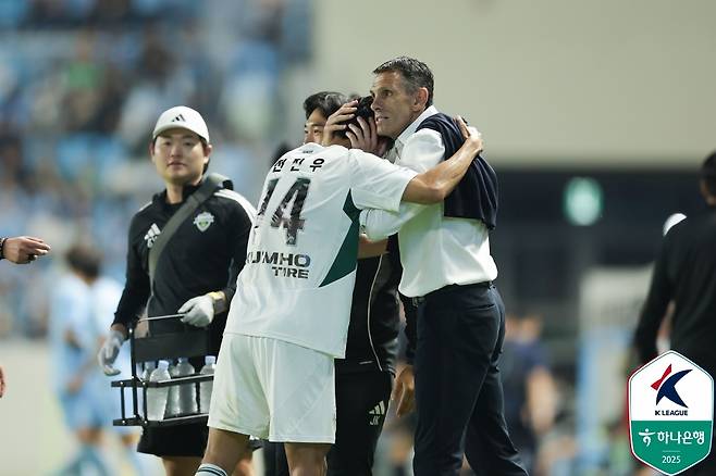Jeonbuk Hyundai Gus Poe Director (provided by the Korea Professional Football Federation.