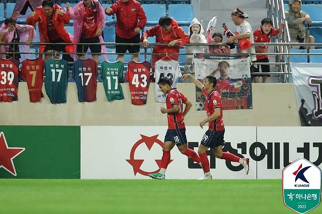 골세리머니를 펼치는 김천 상무 선수들 [한국프로축구연맹 제공. 재판매 및 DB 금지]
