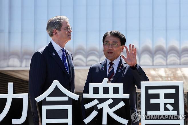 스콧 베선트 미 재무장관과 아카자와 료세이 일본 경제재생상 [로이터 연합뉴스 자료사진. 재판매 및 DB 금지]