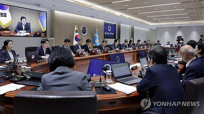 이재명 대통령 국무회의 주재 (서울=연합뉴스) 홍해인 기자 = 이재명 대통령이 22일 서울 용산 대통령실 청사에서 열린 국무회의를 주재하고 있다. 2025.7.22 [대통령실통신사진기자단] hihong@yna.co.kr