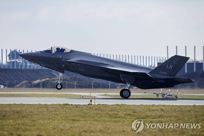 레이컨히스 공군기지에 주둔하는 미 공군 제48 전투비행단의 F-35A 라이트닝II 전투기 [EPA 연합뉴스 자료사진 재판매 및 DB 금지]