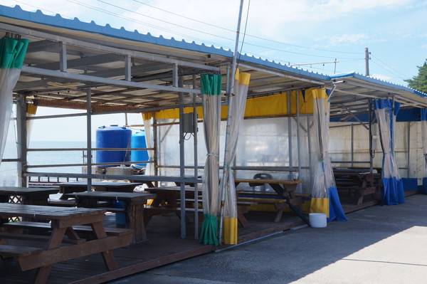 23일 정오무렵 강화군 삼산면 석모리 장곳항 어판장 모습. 원래 북적였어야 할 손님들이 단 1명도 보이지 않았다. [사진=이장원 기자]