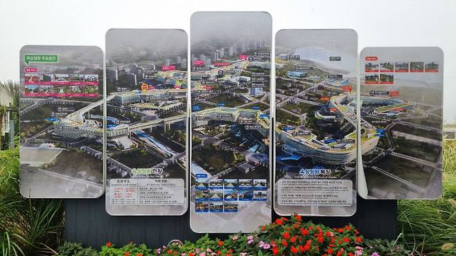 정부세종청사를 중심으로 행정수도 위상을 확보해 가고 있는 세종시. 사진은 옥상정원의 청사 배치도. 사진=이희택 기자.