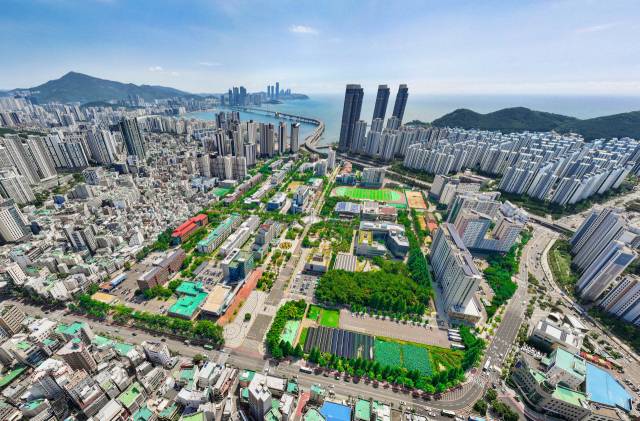 부산 광안리를 품은 ‘오션뷰 캠퍼스’로 청년 친화형 문화 인프라를 갖춘 국립부경대는 지역 대표 연구중심대학으로 도약하고 있다. 국립부경대 제공