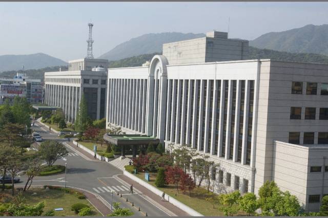 창원지방법원 건물 전경