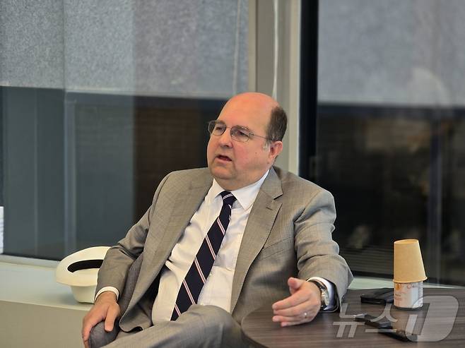 스티븐 본 전 미무역대표부(USTR) 법무실장이 22일(현지시간) 미국 워싱턴DC에서 한국 기자들과 간담회를 하고 있다. ⓒ News1 류정민 특파원