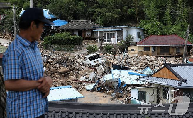 22일 폭우와 산사태 피해를 입은 경남 산청군 신등면 율현마을이 쑥대밭이 돼있다. 2025.7.22/뉴스1 ⓒ News1 윤일지 기자