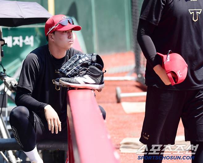 22일 인천 SSG랜더스필드에서 열리는 SSG와 KIA의 경기. 훈련을 위해 그라운드에 나서는 정해영. 인천=송정헌 기자songs@sportschosun.com/2025.06.22/