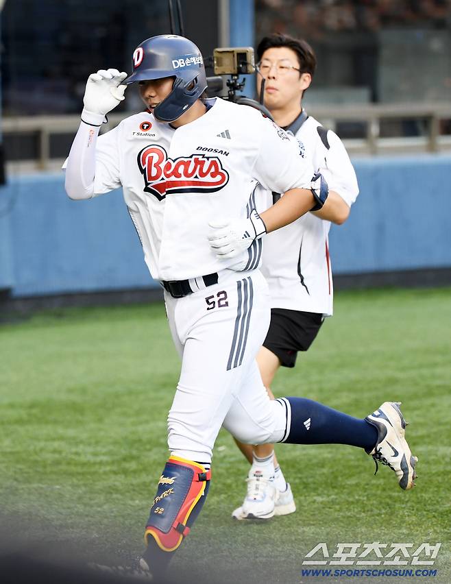 23일 잠실구장에서 열린 두산 베어스와 한화 이글스의 경기. 1회말 2사 두산 박준순이 솔로포를 날린 뒤 환호하고 있다. 잠실=박재만 기자 pjm@sportschosun.com/2025.07.23/