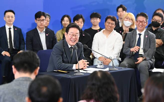 이재명 대통령이 4일 대전컨벤션센터에서 타운홀 미팅 형식으로 열린 '국민소통 행보 2탄, 충청의 마음을 듣다'에서 발언하고 있다. /뉴스1