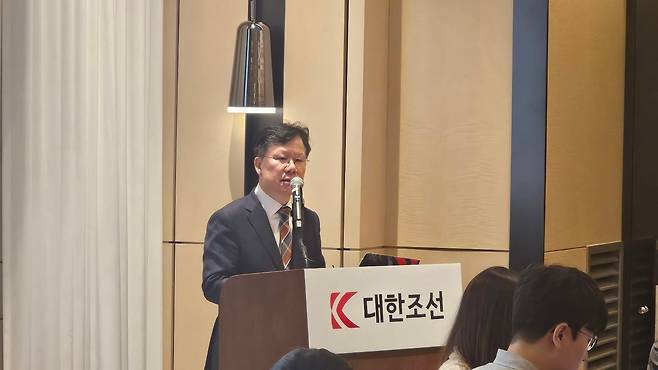 왕삼동 대한조선 대표이사가 17일 서울 여의도에서 열린 IPO 기자간담회에 참석해 회사 소개를 하고 있다. /대한조선 제공