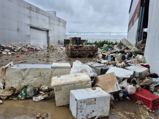 생활자원회수센터 침수 피해 수습 모습. 독자 제공