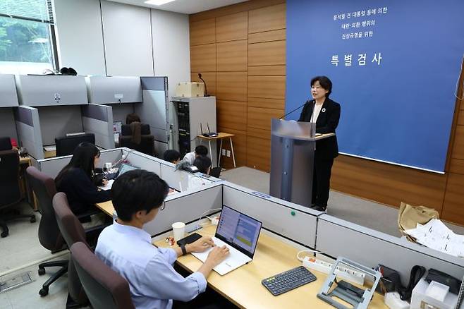 박지영 내란 특검 특검보가 8일 오후 서울 서초구 고등검찰청에 마련된 내란 특검 사무실에서 정례 브리핑을 하고 있다.ⓒ뉴시스
