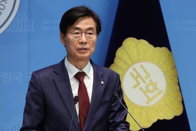조경태 국민의힘 의원이 21일 서울 여의도 국회 소통관에서 당대표 출마 의사를 밝히는 기자회견을 하고 있다. [연합뉴스]