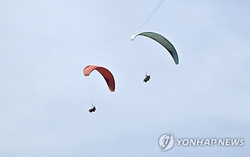 패러글라이딩  *사진은 기사 본문 내용과 직접 관련 없음. [연합뉴스]