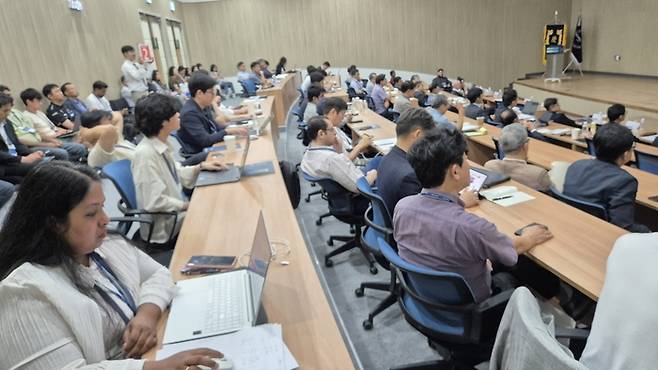 기후에너지부를 광주·전남혁신도시 나주로 유치해야 하는 당위성과 필요성을 모색하는 '기후테크 미래 혁신 포럼 : 기후에너지부 역할과 지역균형발전'이 22일 오후 한국에너지공대 국제회의실에서 열렸다.