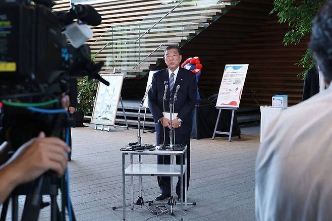 이시바 시게루 일본 총리가 23일 총리 관저에서 미-일 관세 합의에 관해 설명하고 있다. AFP 연합뉴스