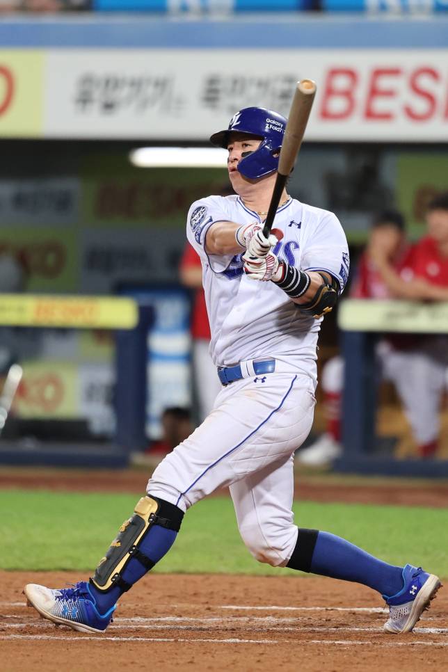 22일 대구 SSG전에서 타격하는 강민호의 모습. 삼성 제공