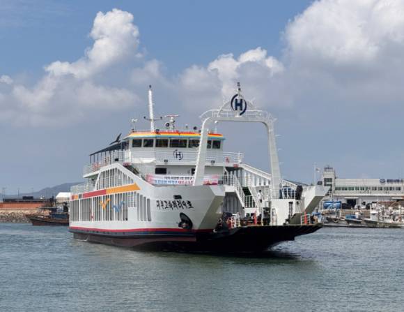 대부고속페리9호가 23일 신규 항로인 덕적~인천 간 운항을 개시하고 있다. [사진=인천시]