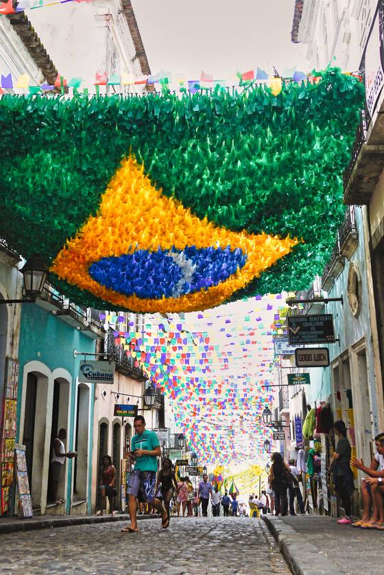 2014년 브라질은 자국에서 열린 월드컵의 열기로 나라 전체가 뜨거웠고, 온 시내가 국기로 장식돼 있었다.