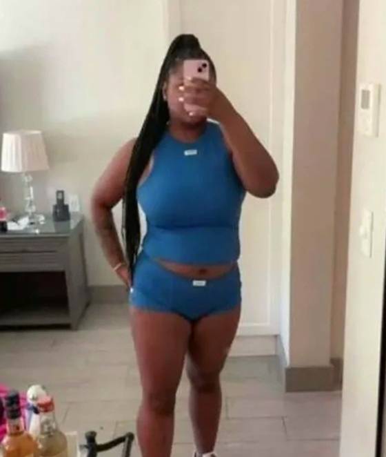 A씨가 탑승을 제지당할 당시 입고 있던 옷. 파란 민소매 상의에 짧은 바지를 입고 있다. [X 갈무리]