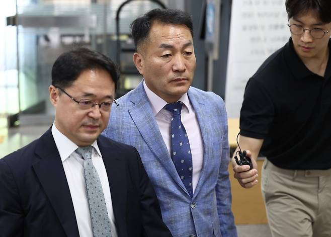 국회 증언·감정 등에 관한 법률 위반 등 혐의를 받는 김계환 전 해병대사령관이 구속 전 피의자 심문(영장실질심사)을 위해 22일 서울 서초구 서울중앙지방법원으로 향하고 있다. /사진=연합뉴스