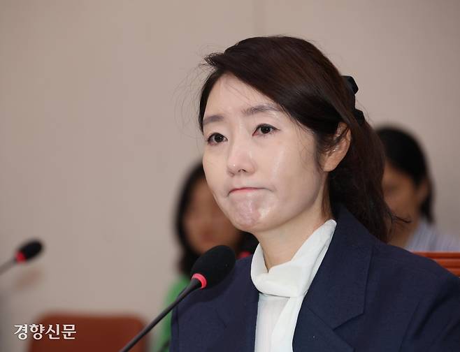 강선우 여성가족부 장관 후보자가 지난 14일 국회 여성가족위원회에서 열린 인사청문회에 참석해 질의를 듣고 있다. 권도현 기자