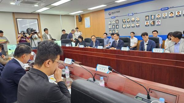 해양수산부와 부산시는 23일 정부세종청사에서 해수부 부산 이전과 관련된 논의를 하기 위한 ‘제1회 정책협의회’를 열었다. 공동취재단 제공