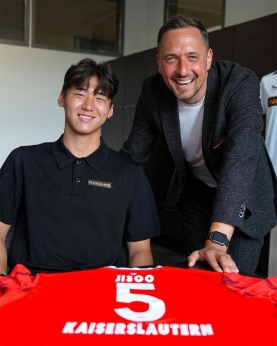 카이저슬라우테른에 임대 이적한 김지수(왼쪽). / 사진=카이저슬라우테른 SNS. 연합뉴스