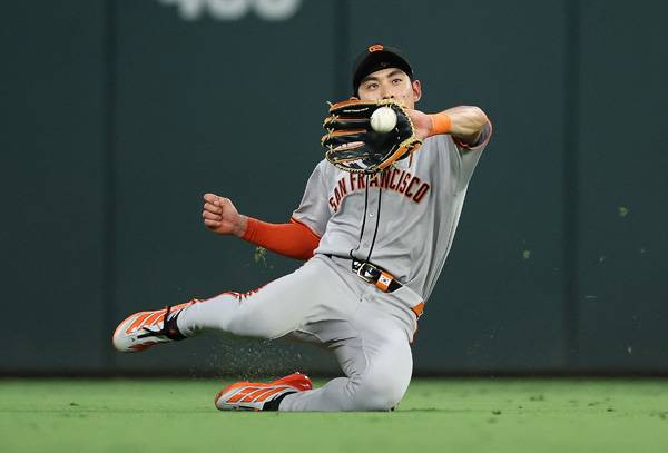 이정후가 6회말 슬라이딩 캐치로 아웃을 만들고 있다. 사진= Getty Images/AFP= 연합뉴스 제공