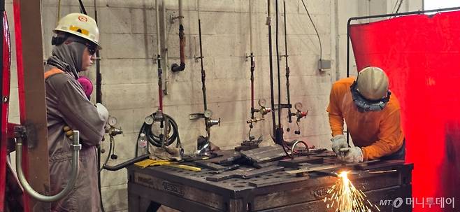 한화필리조선소 부지 내 '트레이닝 아카데미'에서 견습생들이 교육을 받고 있다. /사진=심재현 특파원