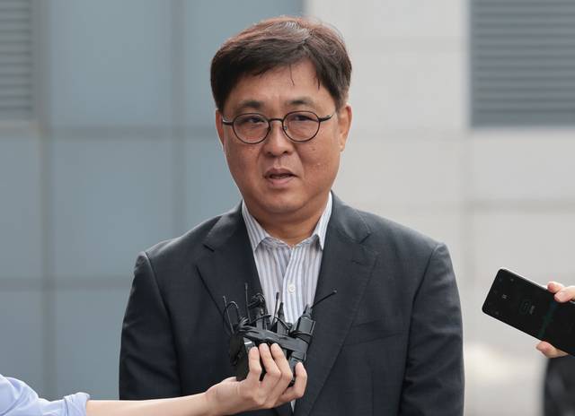 최휘영 문화체육관광부 장관 후보자가 지난 14일 서울 종로구에 마련된 인사청문회 준비 사무실로 첫 출근하며 지명 소감 등을 밝히고 있다. 연합뉴스