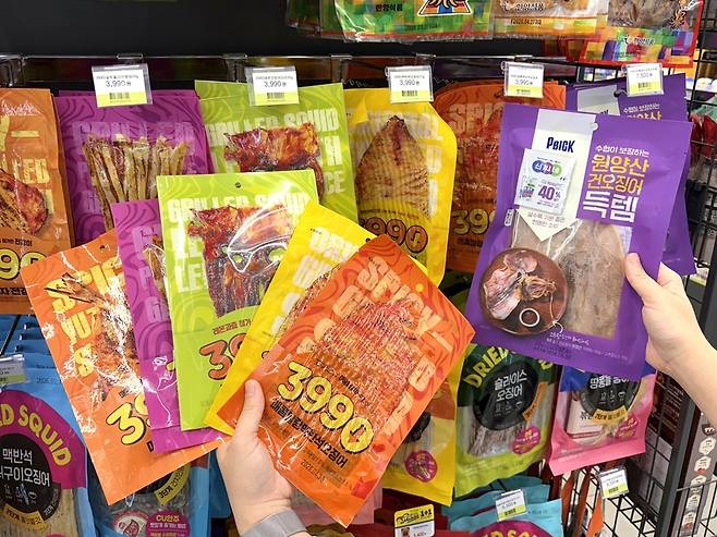 CU는 최근 ‘초가성비’ 안주류 중 일부 건오징어 제품을 리콜 조치했다. [BGF 리테일 제공]