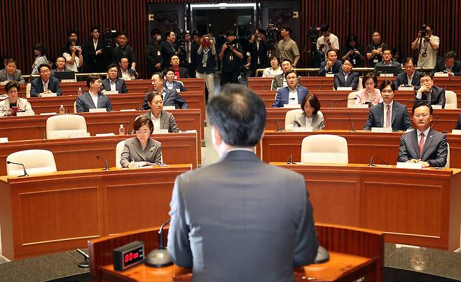 송언석 국민의힘 비상대책위원장 겸 원내대표가 23일 국회에서 열린 의원총회에서 발언하고 있다. [연합]