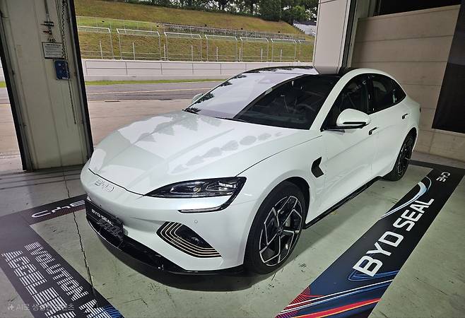 BYD 스포츠 중형 세단 ‘씰’ 외관. 서재근 기자