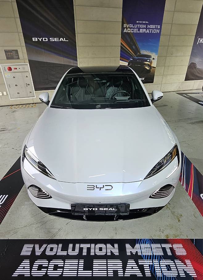 BYD 스포츠 중형 세단 ‘씰’ 전면. 서재근 기자