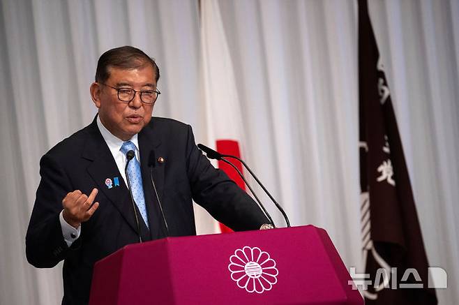 [도쿄=AP/뉴시스] 23일 NHK에 따르면 이시바 시게루 일본 총리는 총리 관저에서 기자들과 만나 이번 미일 무역합의에 대해 "미국과 일본이 힘을 합쳐 고용을 창출하고 세계를 위해 다양한 역할을 해나가는 데 기여하는 계기가 될 것"이라고 평가했다. 사진은 이시바 시게루 일본 총리. 2025.07.23.