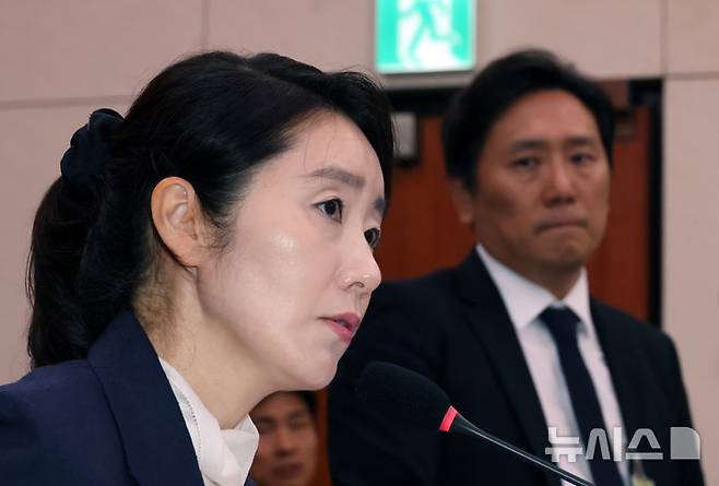 [서울=뉴시스] 고승민 기자 = 강선우 여성가족부 장관 후보자가 14일 서울 여의도 국회에서 열린 여성가족위원회의 인사청문회에서 의원 질의에 답하고 있다. 2025.07.14. kkssmm99@newsis.com