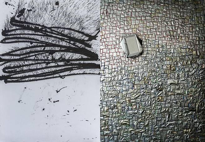 [대구=뉴시스] '권기철, Untitled(왼쪽)', '김결수, Labor&Effectiveness, Mixed media' (사진=대구 아양아트센터 제공) 2025.07.23. photo@newsis.com *재판매 및 DB 금지