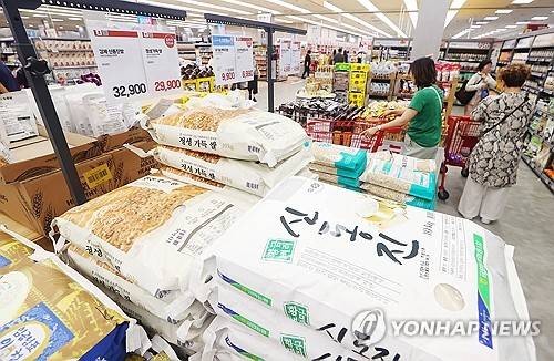 대형마트에 진열된 쌀 [연합뉴스 자료 사진]