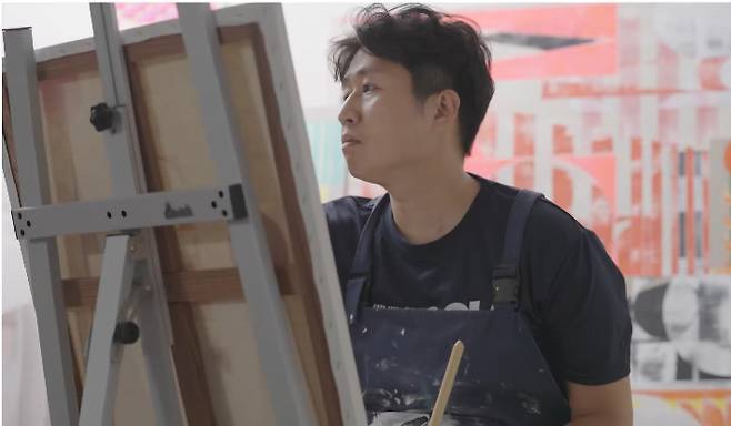 작업 중인 김지훈 작가. 금산갤러리 제공