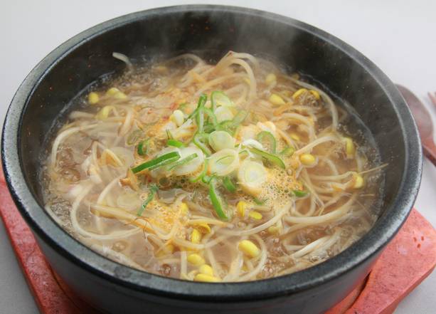 콩나물을 푹푹 삶아서 끓인 콩나물국. 게티이미지뱅크