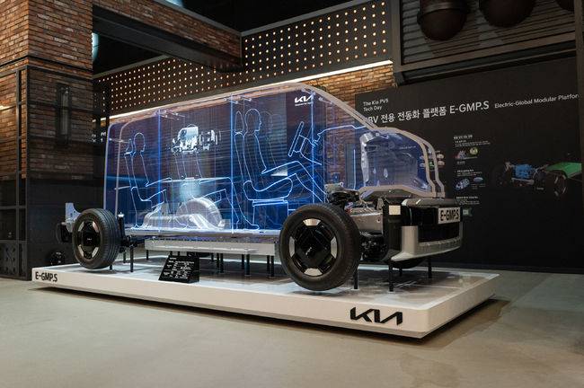 더 기아 PV5에 적용된 E-GMP.